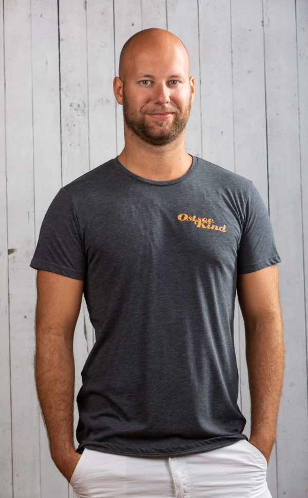 Auffallendes Herren-Shirt im Used-Look