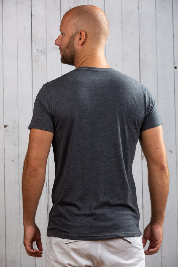 Auffallendes Herren-Shirt im Used-Look